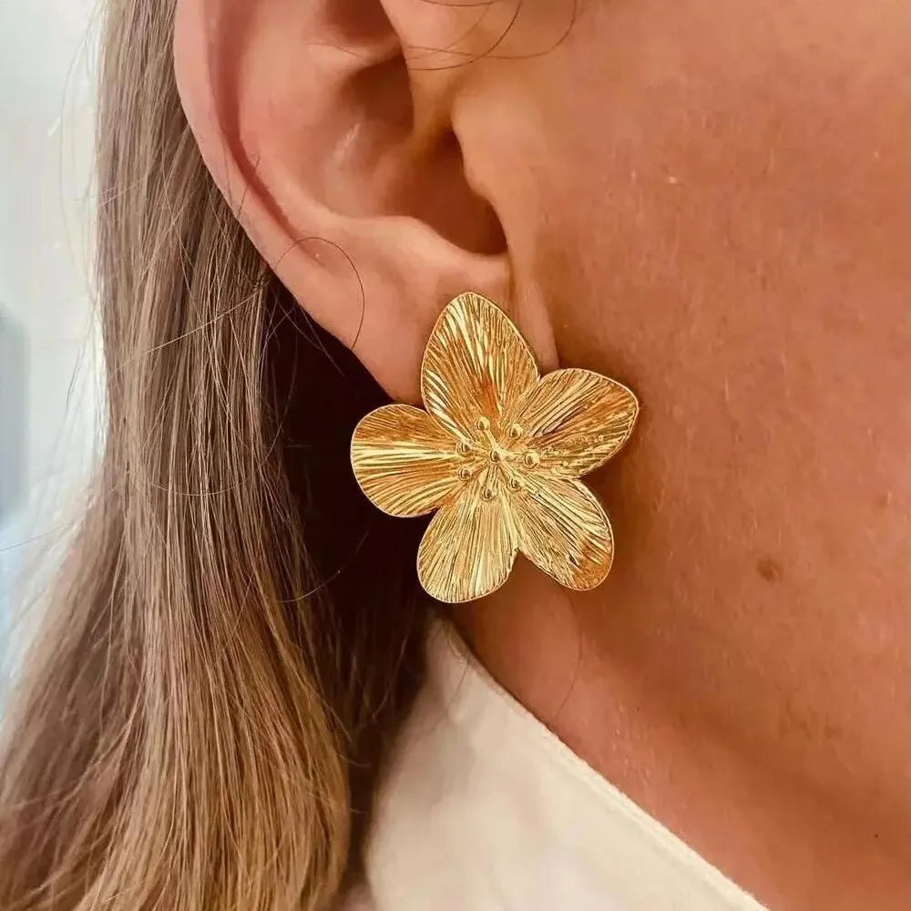 Uworld Hypoallergenic Stylish Vintage Flower Stud Earrings Premium 18k Gold Plated Stainless Steel For Women Party сережки женск
