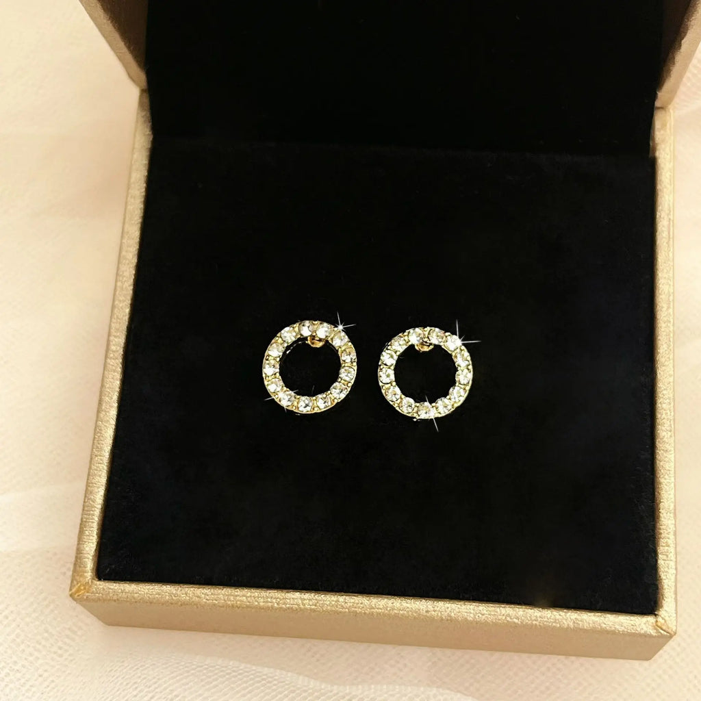 New simple round earrings with super flashy elegant and light luxury design, classic and versatile.